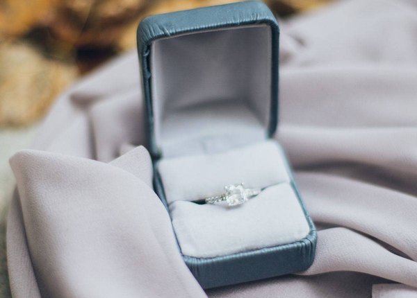 Quel prix mettre dans une bague solitaire ?